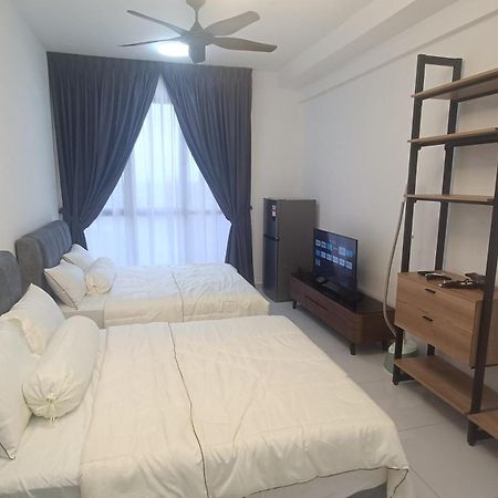 Appartamento Sky Trees 4 Guests High Floor Smart Tv Garden View A1801 Johor Bahru Esterno foto