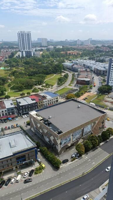 Appartamento Sky Trees 4 Guests High Floor Smart Tv Garden View A1801 Johor Bahru Esterno foto
