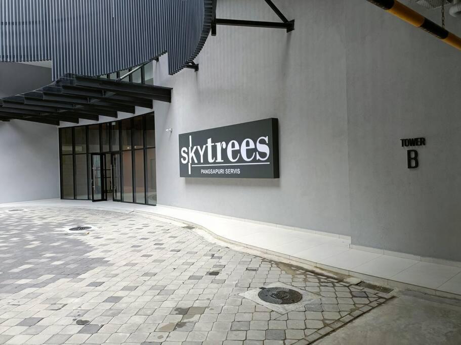Appartamento Sky Trees 4 Guests High Floor Smart Tv Garden View A1801 Johor Bahru Esterno foto