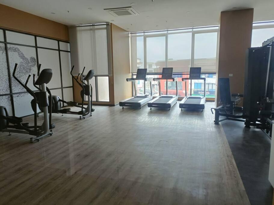 Appartamento Sky Trees 4 Guests High Floor Smart Tv Garden View A1801 Johor Bahru Esterno foto