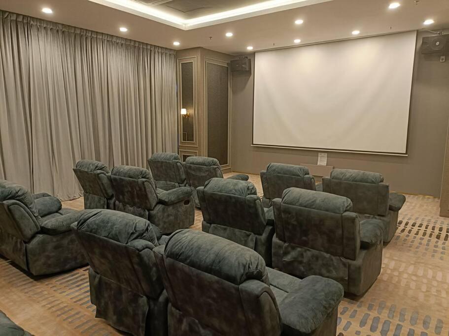 Appartamento Sky Trees 4 Guests High Floor Smart Tv Garden View A1801 Johor Bahru Esterno foto