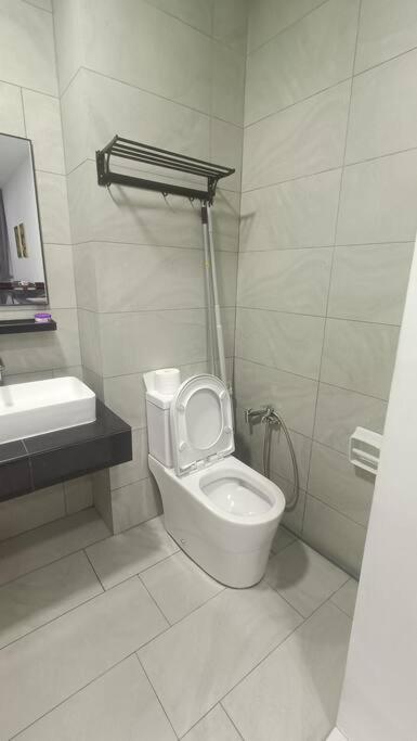 Appartamento Sky Trees 4 Guests High Floor Smart Tv Garden View A1801 Johor Bahru Esterno foto