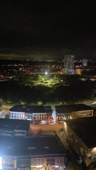 Appartamento Sky Trees 4 Guests High Floor Smart Tv Garden View A1801 Johor Bahru Esterno foto