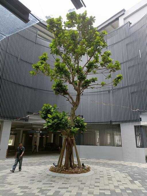 Appartamento Sky Trees 4 Guests High Floor Smart Tv Garden View A1801 Johor Bahru Esterno foto
