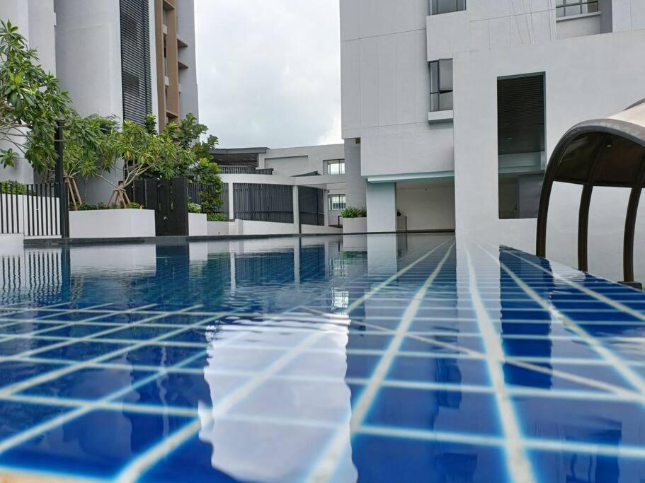 Appartamento Sky Trees 4 Guests High Floor Smart Tv Garden View A1801 Johor Bahru Esterno foto