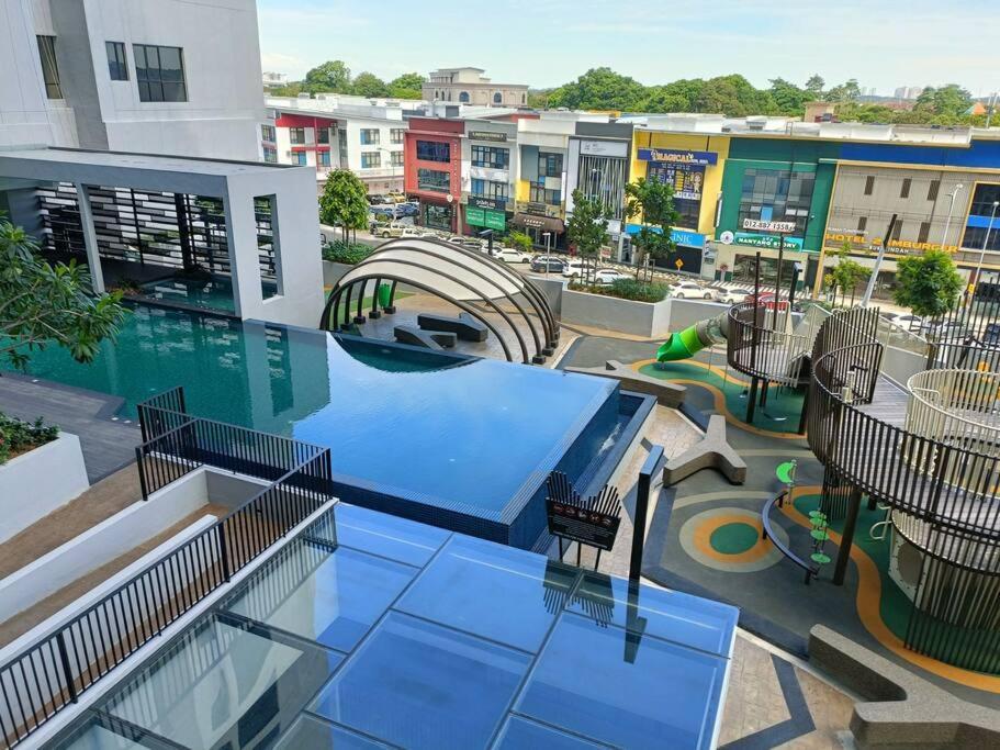 Appartamento Sky Trees 4 Guests High Floor Smart Tv Garden View A1801 Johor Bahru Esterno foto