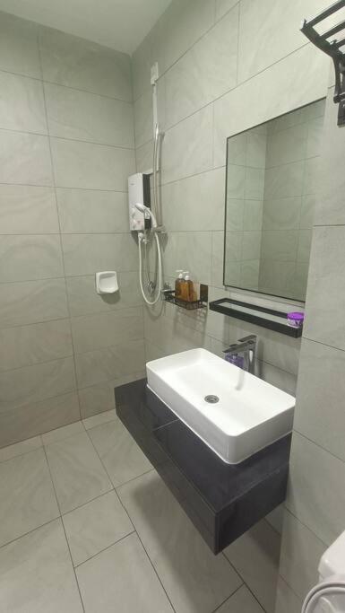 Appartamento Sky Trees 4 Guests High Floor Smart Tv Garden View A1801 Johor Bahru Esterno foto